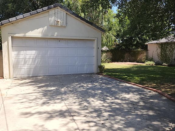 3rd image of 420 N San Marino Ave