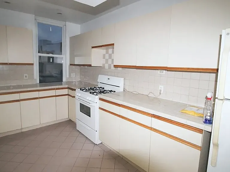 617 Humboldt St #3R — Photo 4