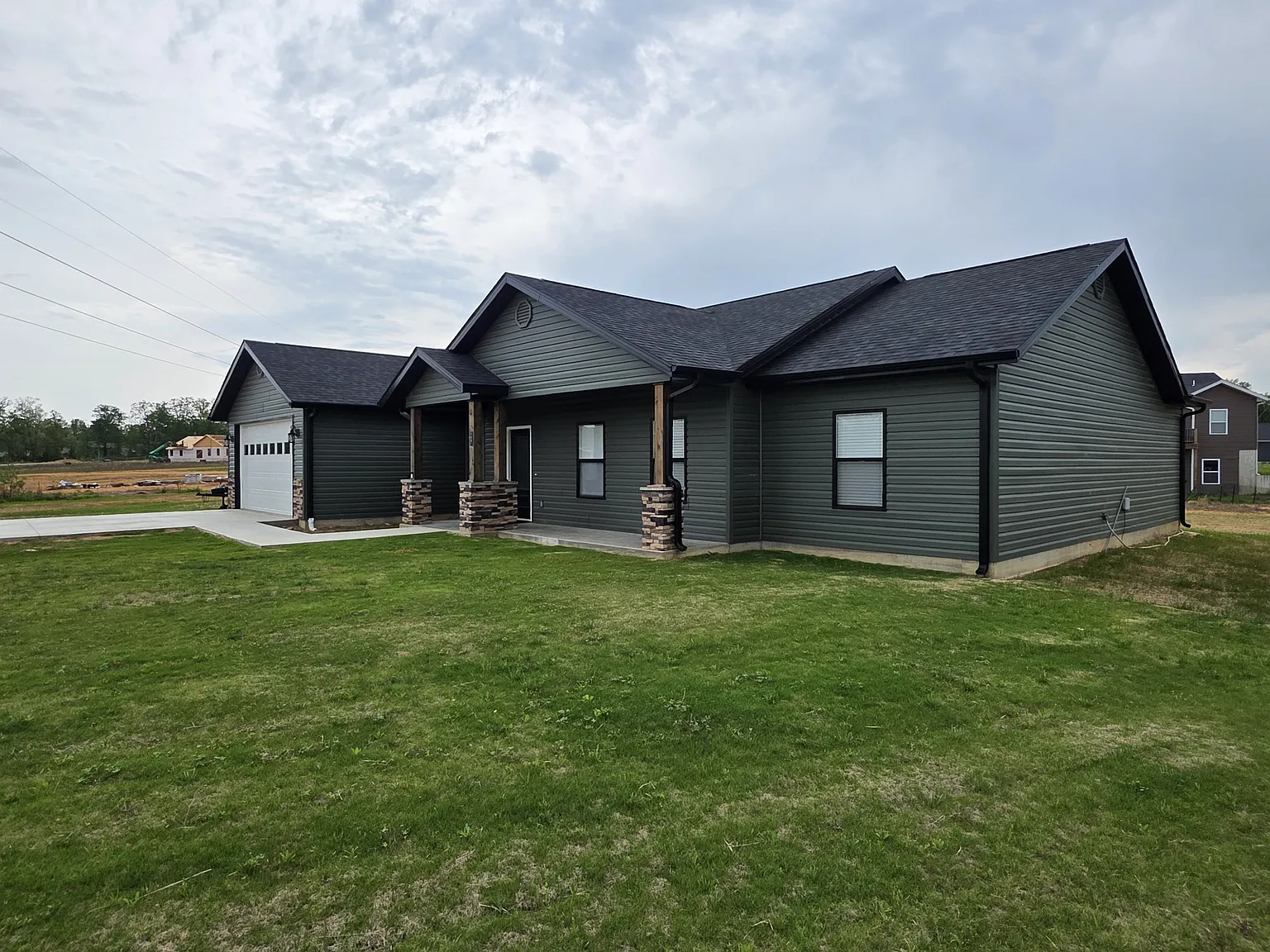 3 bed, 1650 sqft, $2,200 — Photo 1