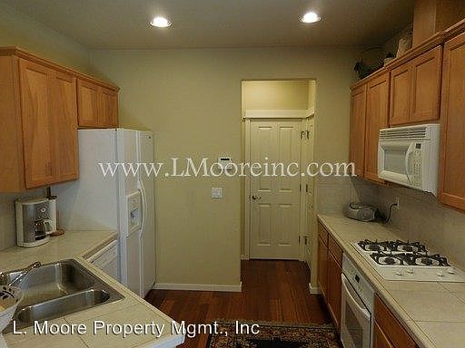 3rd image of 7182 NE Stonewater St