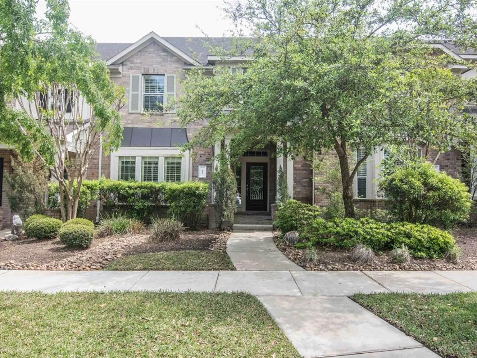 3 bed, 2.5 bath, 2677 sqft, $2,850 — Photo 1
