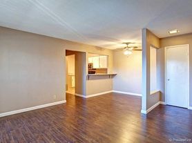 8019 Caminito De Pizza