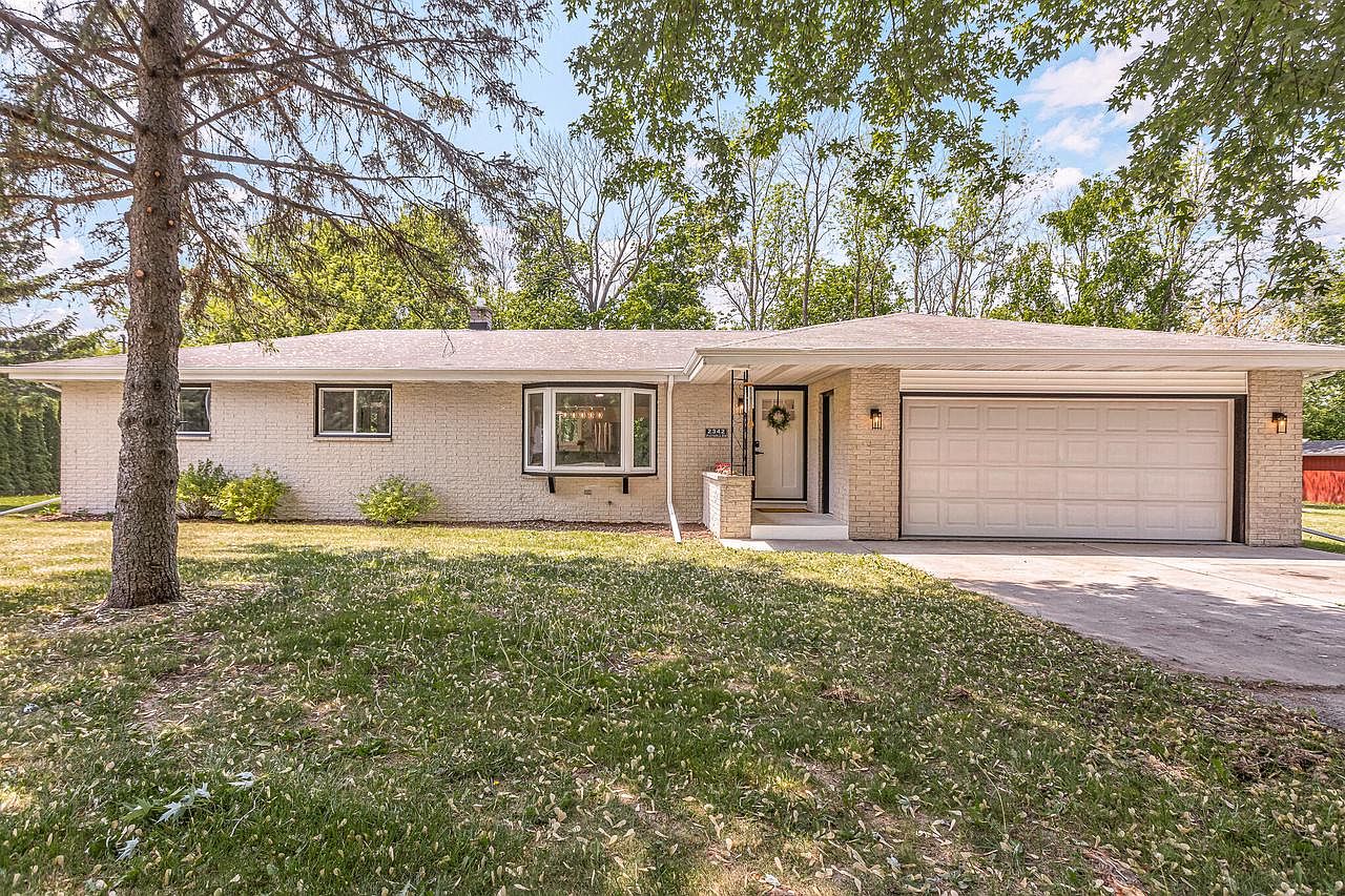 2342 Victoria DRIVE, Manitowoc, WI 54220 MLS 1842128 Zillow