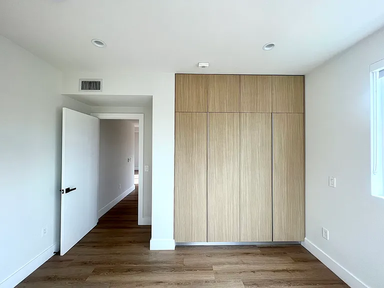 2828 London St #304 — Photo 10