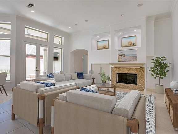 4th image of 3608 N Versailles Ave