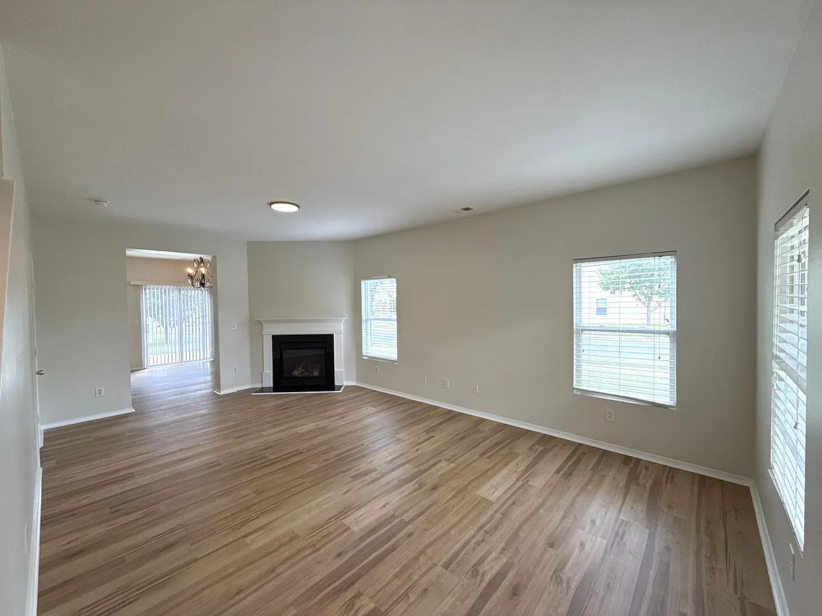Building Photo - 9402 Darwick St