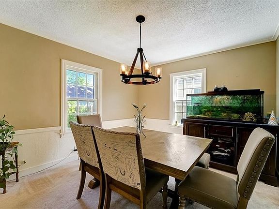 5th image of 62 Henderson Pl
