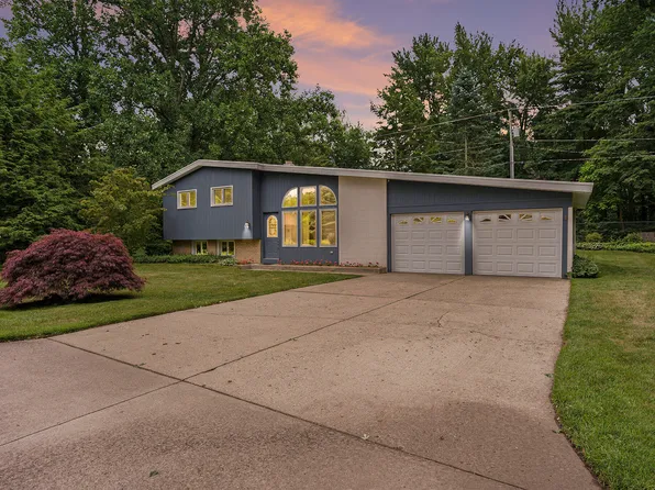 9900 Kassian Ct, South Haven, MI 49090