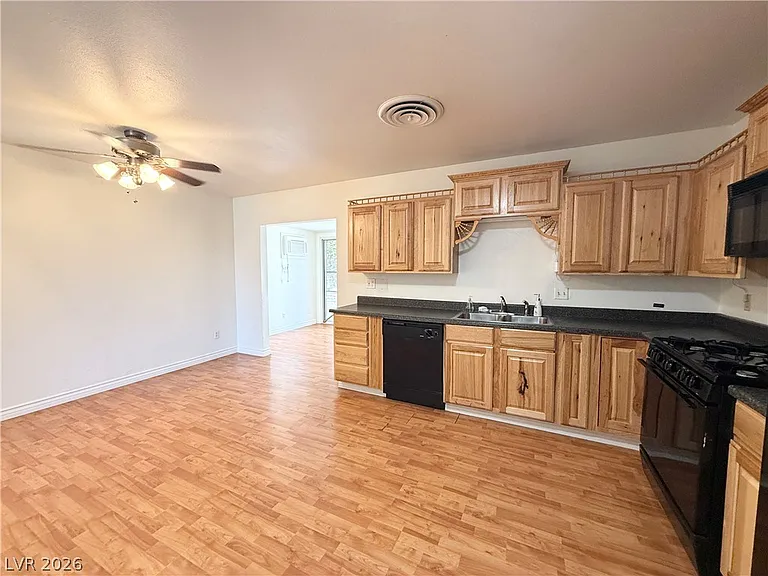 616 Greenway Rd — Photo 8