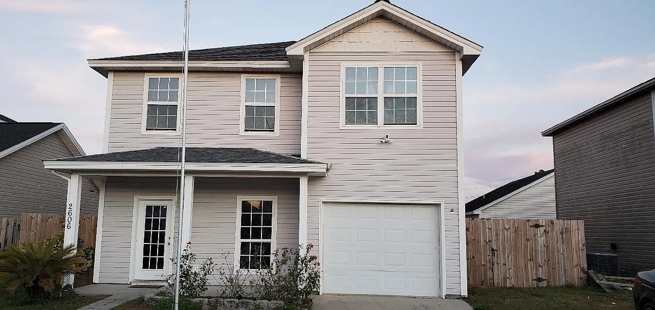 4 bed, 1880 sqft, $2,100 — Photo 1