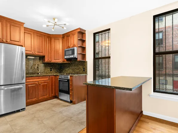 213 Eastern Parkway image 2 of 7