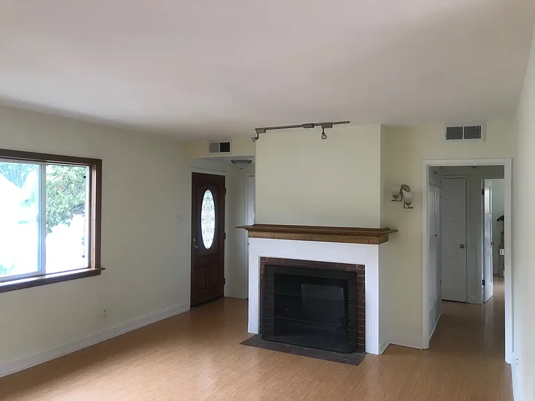 1888 Vale St — Photo 3