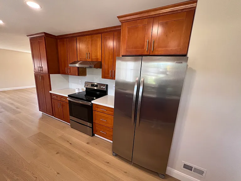 1333 Ridgeley Dr — Photo 3
