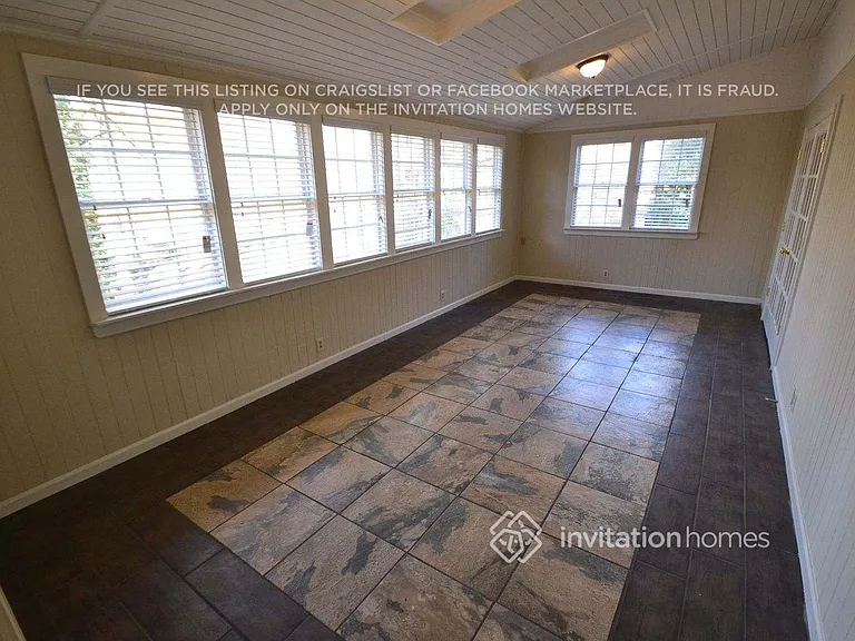 1591 Willow Blf — Photo 2