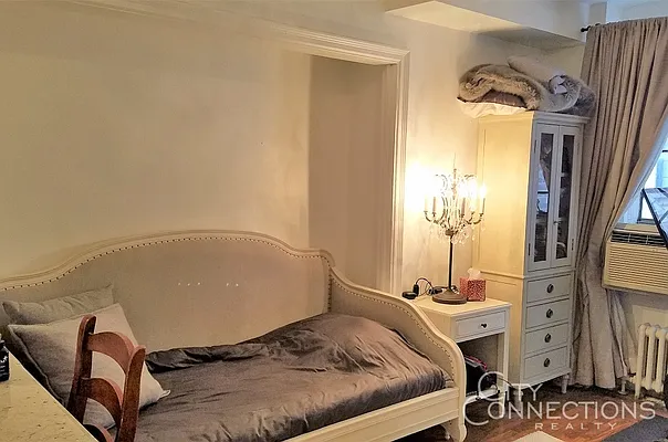 Rented by City Connections Realty | media 7