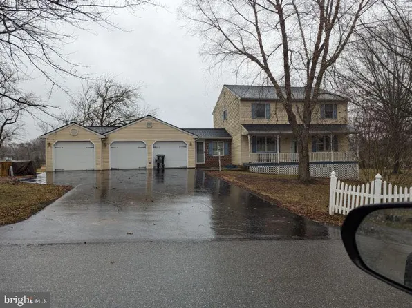 3 Spring Hill Ln, Elizabethtown, PA 17022