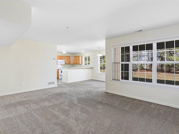 4th image of 2773 Barclay Way