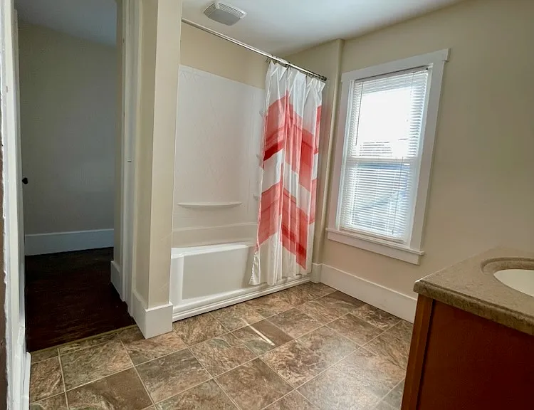 310 Rose St — Photo 8