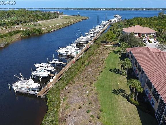 4th image of 154 SW Palm Cove Dr