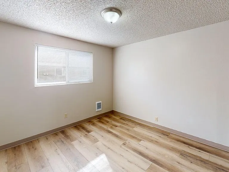 245 W Coe Ave #5 — Photo 4
