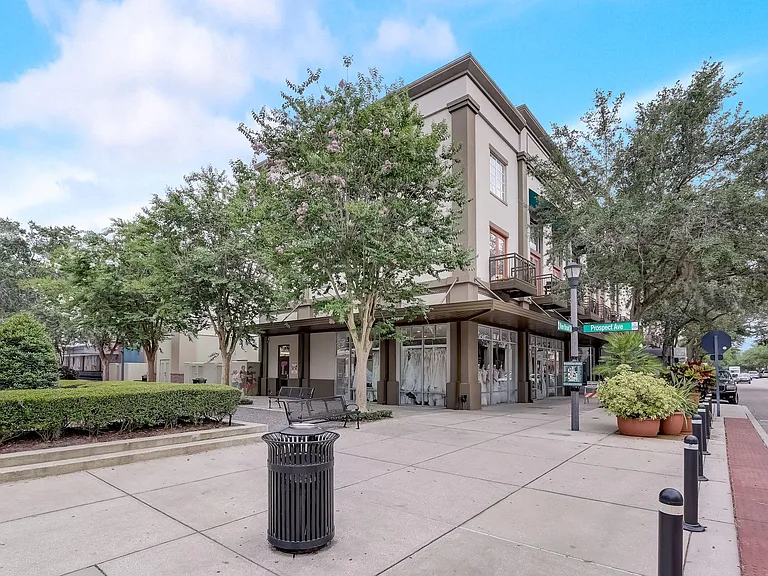 Majestic of Downtown Baldwin Park — Photo 37