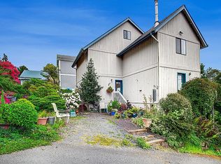 8159 Whidbey Dr, Clinton, WA 98236