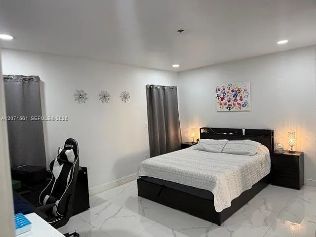 846 W 32nd St #1 — Photo 16