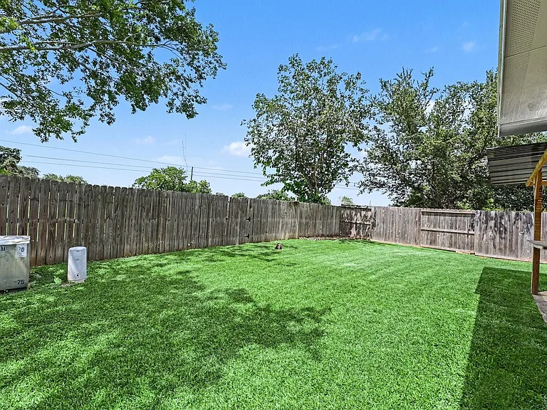 18314 Manorcliff Ln — Photo 24