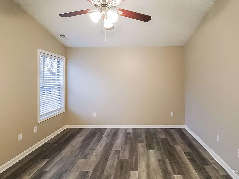400 Clairidge Ln SW — Photo 8