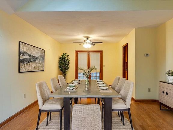 3rd image of 48 Hemlock Ln