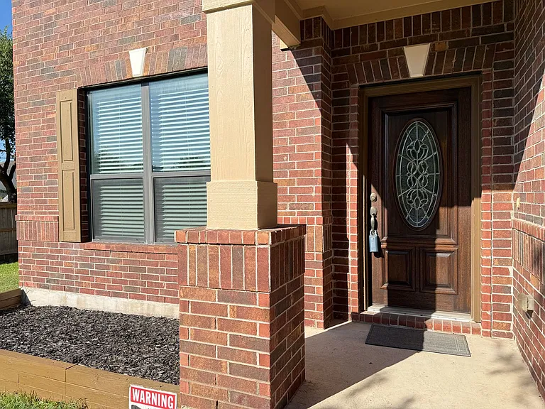 2250 Howry Dr — Photo 3