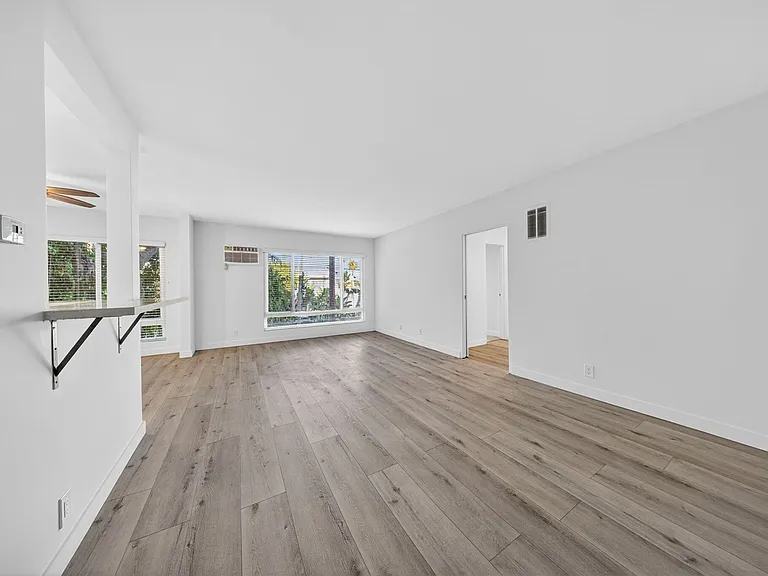 1815 N. Harvard Blvd — Photo 42