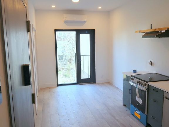 4th image of 22-11 41st St #1RR