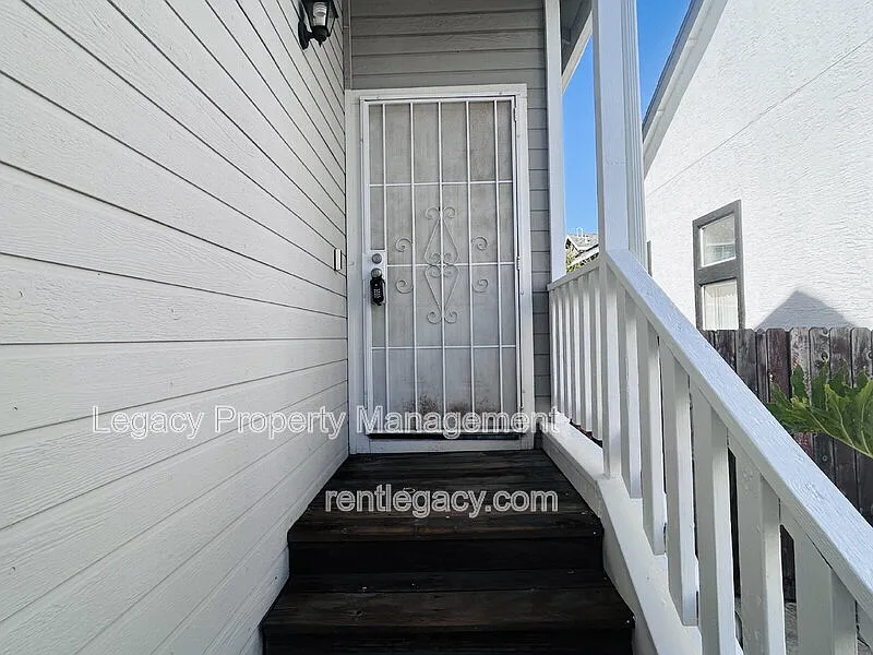 3 bed, 2.5 bath, 1158 sqft, $2,850 — Photo 3