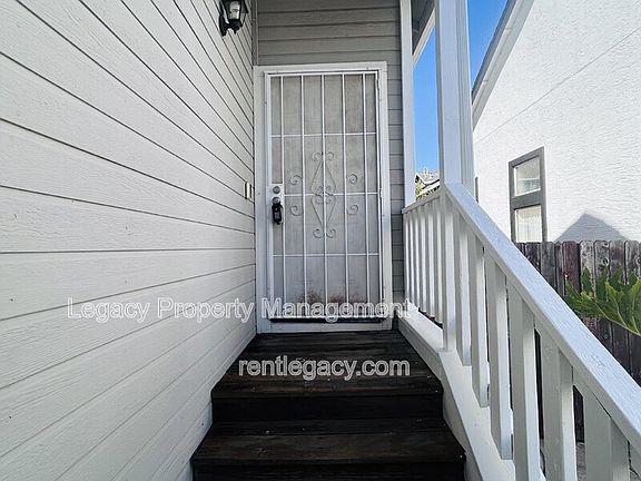 3rd image of 232 Redstone Cir