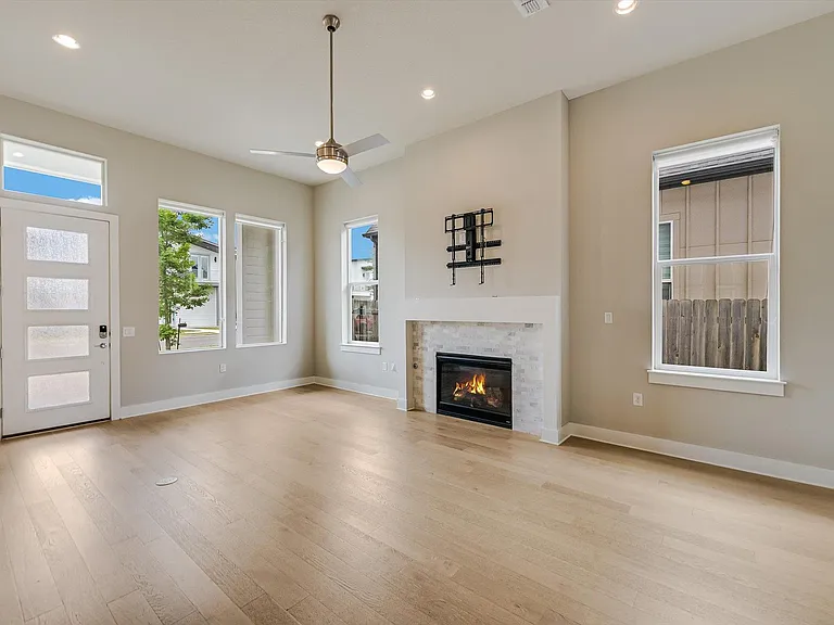 6133 Florencia Ln — Photo 2