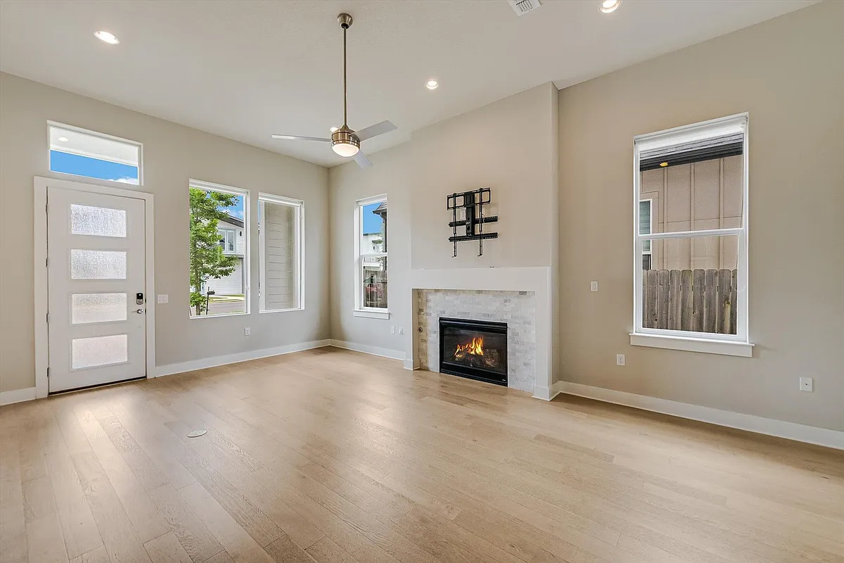 Building Photo - 6133 Florencia Ln