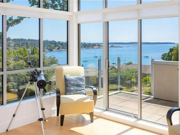 2597 Vista Bay Rd, Saanich, BC V8P 3G1