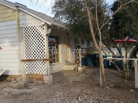 3rd image of 3514 Center Dr APT 1