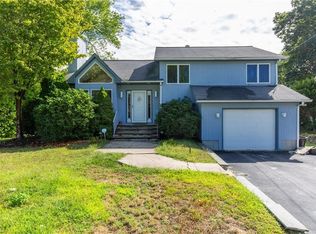 101 Tomahawk Trl, Cranston, RI 02921