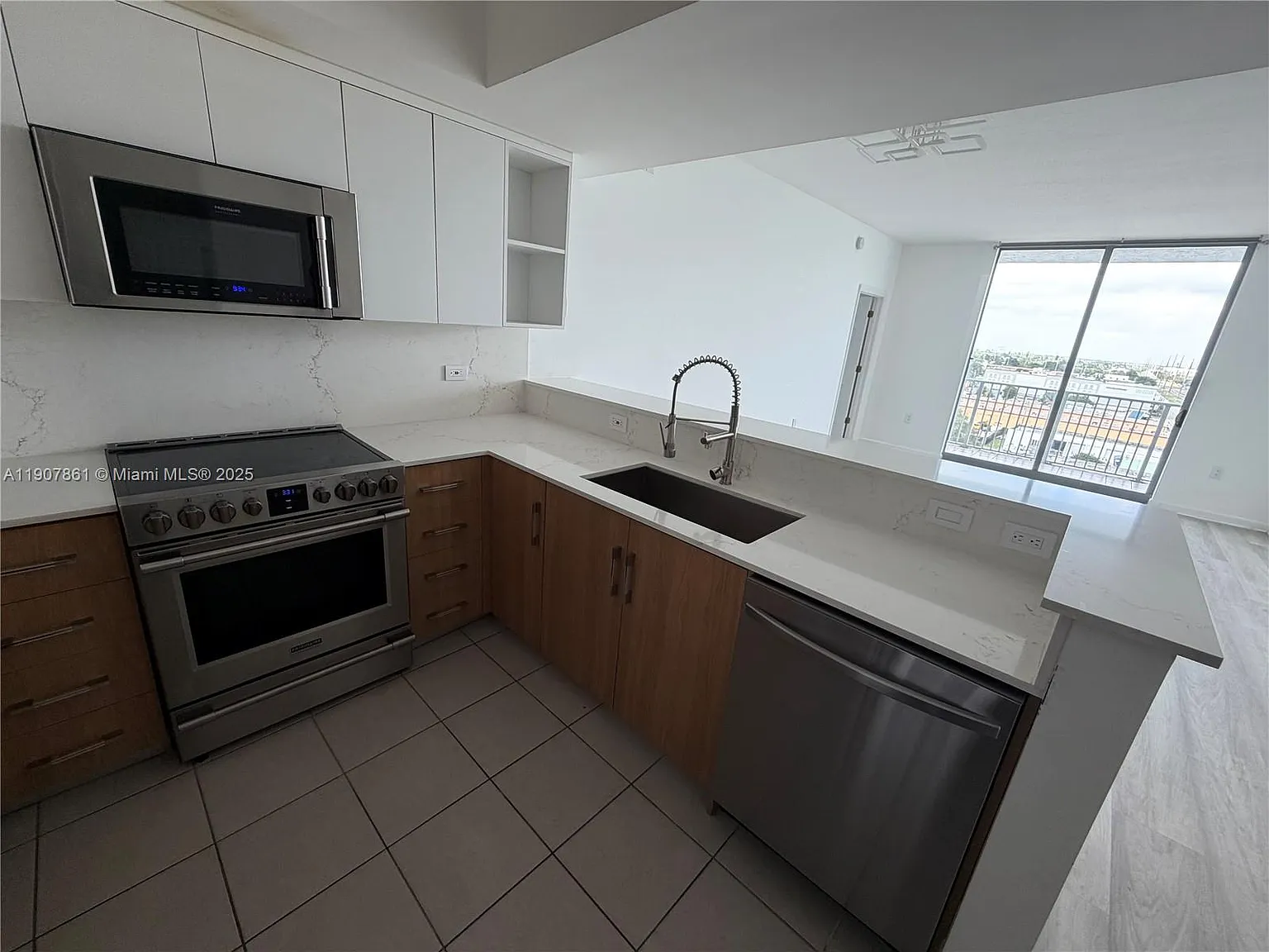 2 bed, 1189 sqft, $2,400 — Photo 4