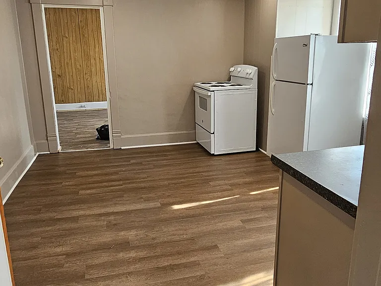 717 Cambria St — Photo 3