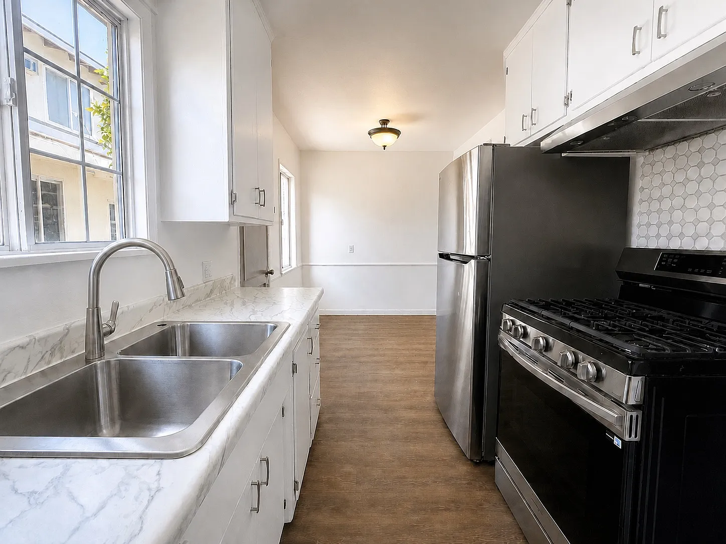 2 bed, 815 sqft, $2,300 — Photo 1