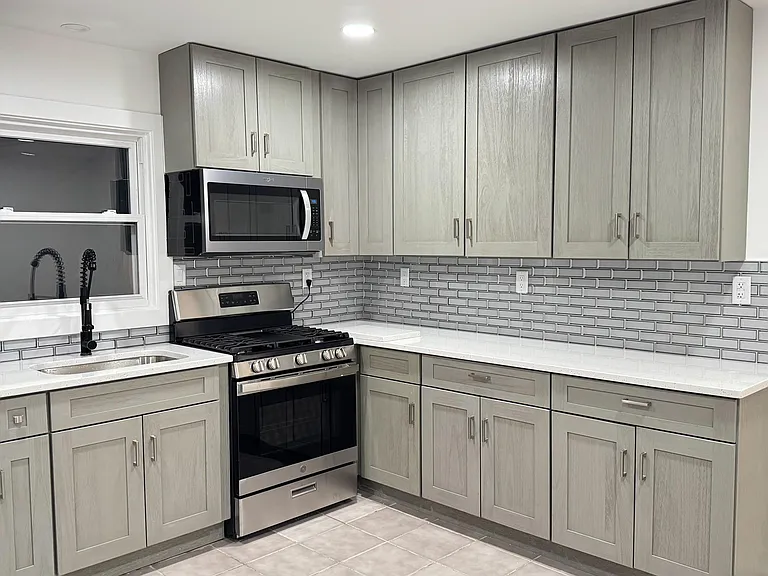 215-217 Florida Ave #2 — Photo 8