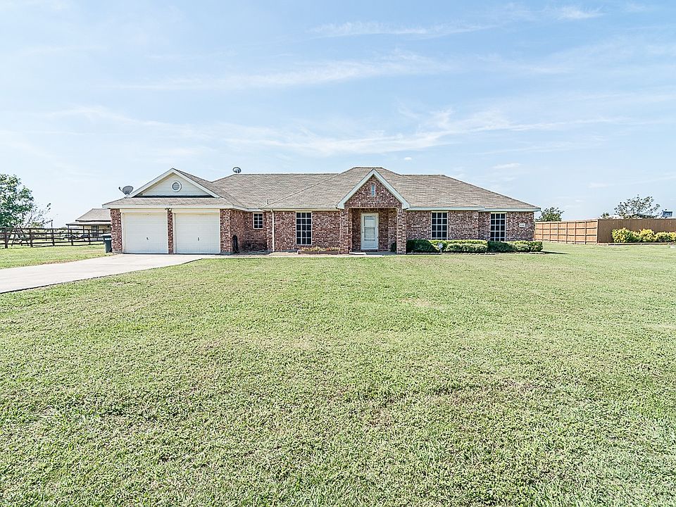 1st image of 825 Overland Dr