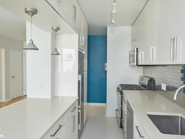 63 East 9th Street 9G image 3 of 11