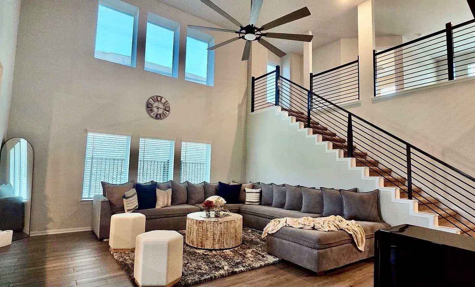 4 bed, 2.5 bath, 2523 sqft, $3,000 — Photo 3