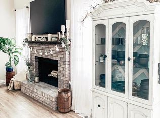 1377 NW 90th St #A, Clive, IA 50325