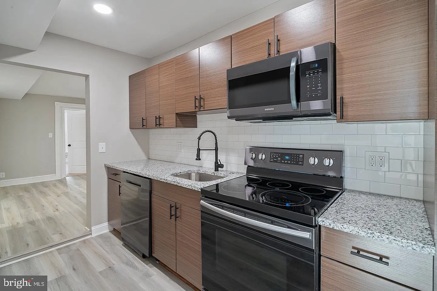 2 bed, 1.0 bath, 2086 sqft, $1,800 — Photo 1