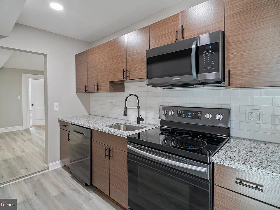 81 Liberty St #2